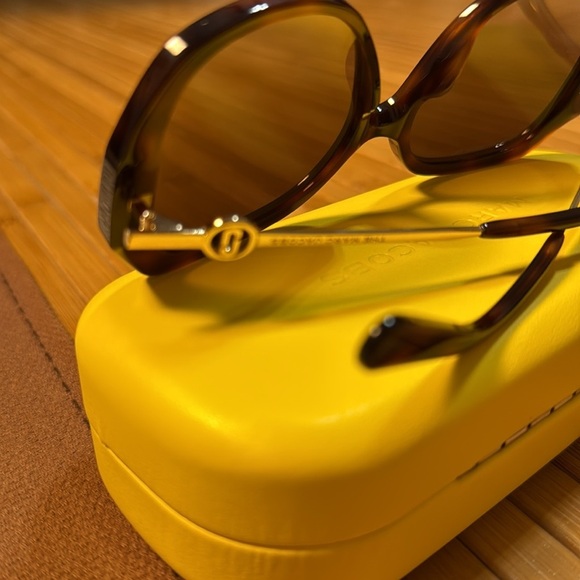 NEW Marc Jacobs Sunglasses in Yellow Case - Picture 3 of 4